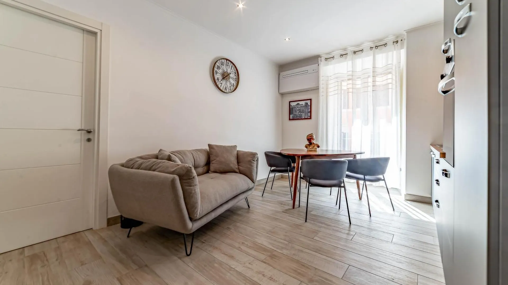 Michelangelo Luxury Rooms - Colosseo - Wifi Rome Bed & Breakfast